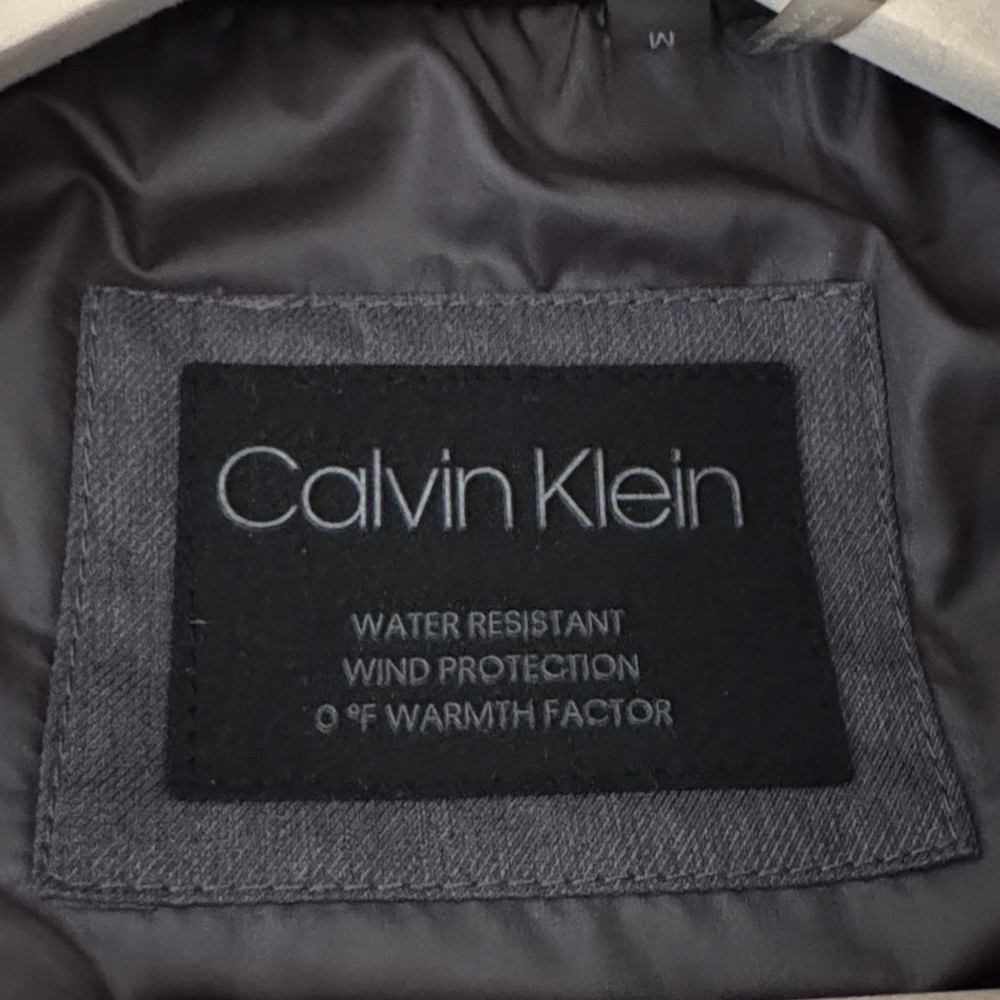 EXCELLENT CONDITION - Calvin Klein Men’s Black Puffer Jacket Sz M - Picture 6 of 9